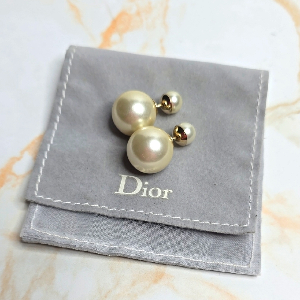 Dior mise pearls tribal double-sided earrings, Authentic, Comes With Pou…